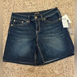 NWT Seven7 Mid Rise Dark Wash Denim Jean Shorts Women’s Size 10